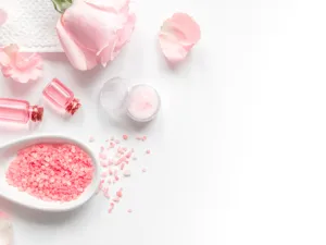 تشعر بعض الفتيات بفقدان برونق أظافرها  (shutterstock.com)