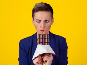 تحتوي الشوكولاتة على كمية كبيرة من العناصر الغذائية والسكريات (shutterstock.com)