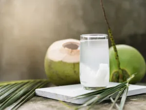 تعتبر جوزة الهند مصدر غني بالبروتينات والألياف الغذائية (shutterstock.com)
