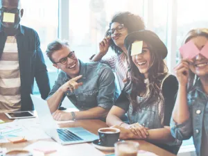 مولود برج الميزان، فهو انسان يتمتّع بطاقة إيجابية كبيرة  (shutterstock.com)
