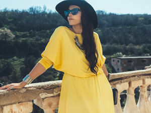 اللون الأصفر يرمز للشروق والانتعاش ويعدّ عنوانا للجاذبية والتفاؤل (shutterstock.com)
