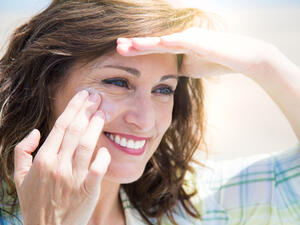 ننصحك بتجنب الألوان الصارخة، والجريئة (shutterstock.com)
