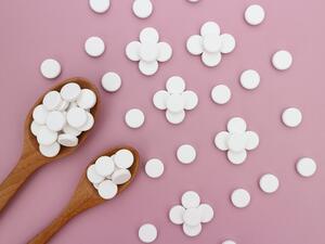 إضافة الاسبرين الممزوج مع الماء الى الزهور يسمح ببقاء حالتها افضل لمدة أطول