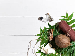 ستحصل على بشرة أكثر حيوية بماسك القهوة وزيت جوز الهند (shutterstock.com)