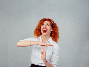 وصفة طبيعية لفرد الشعر المجعد (shutterstock.com)