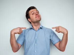 الرجال أكثر نرجسية عن النساء (shutterstock.com)

