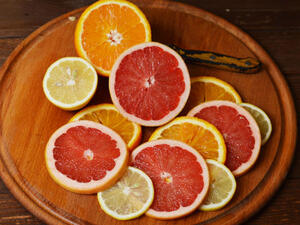 يحتوي الجريب فروت على مكونات ضرورية للجسم كالحديد والفوسفور (shutterstock.com)