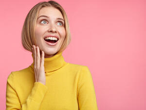 يجب الاهتمام بغسل الوجه بمياه نظيفة وذلك من أجل إزالة أي أوساخ به (shutterstock.com)