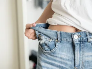 يجب عدم استخدام حِمية مؤقتة قليلة الفيتامينات والسعرات الحرارية بهدف نزول الوزن (shutterstock.com)
