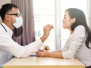 يخلط الكثيرون بين التهاب اللوزتين وكل ما له علاقة بالالتهابات التي تحدث في منطقة الحلق