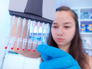 الكشف الدوري للشخص في سن الأربعين أمراً ضرورياً جداً (shutterstock.com)