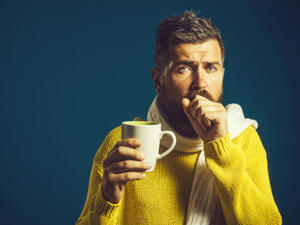 الطقس البارد يمكن أن يتركنا عرضة للإصابة بالزكام في أغلب الأحيان (shutterstock.com)