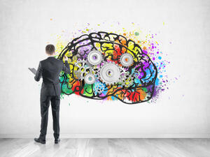 هناك اعتقاد خاطئ أن النشاط العقلي يرهق المخ (shutterstock.com)