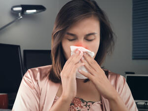 إذا لم تتحسن الحالة يصبح التهاب الجيوب الأنفية مزمناً (shutterstock.com)