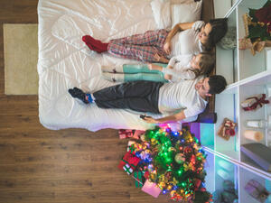 السهر ليلا يتسبب في مشكلات صحية مختلفة (shutterstock.com)