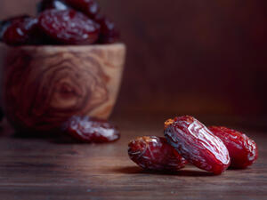 يُنصح بتطبيق أحد هذه الأقنعة مرة أسبوعياً للاستفادة من خصائصه الجماليّة (shutterstock.com)
