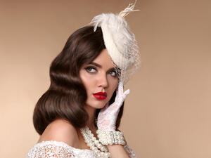 يُنصح للعروس ألّا تطلّ برموش اصطناعية مبالغ فيها (shutterstock.com)