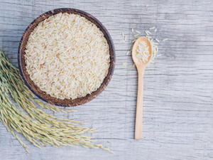 تختلف كمية الكربوهيدرات المتناولة خلال النهار وفق الشخص ونوع الحمية المتبعة (shutterstock.com)