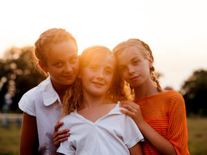 تعرفي على مخاطر البلوغ المبكر (shutterstock.com)