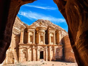 The tourism sector’s performance indicators showed a rise in the number of overnight tourists, which reached about 860 million by the end of November 2018. (Shutterstock)