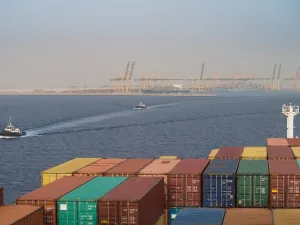 The Kingdom is working on plans to boost its non-oil exports and the strategy adopted by the ports authority is aimed at boosting exports from all sectors. (Shutterstock)