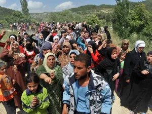 Syrian refugees in Turkey, Jordan and Lebanon could better contribute to local economies if they were trained for middle-skill jobs. (Shutterstock)