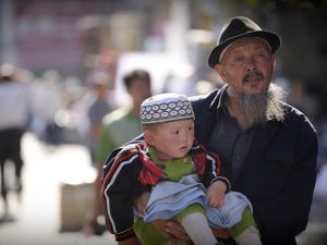 مكافأة مالية صينية لمن يبلّغ عن أي ملتحٍ أو منقبة