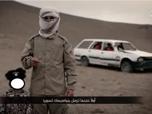 قال التنظيم إن الطفل هو نجل أحد عناصره الذين قضوا بقصف للتحالف الدولي - يوتيوب