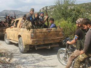 مقاتلون من "صقور الشام" لحظة انطلاقهم لخوض معارك جبل الأكراد - تويتر