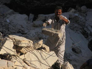 في أول انتهاك للهدنة.. مقتل 10 مدنيين في غارة للنظام السوري على إدلب