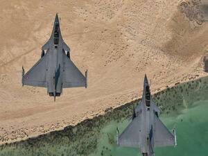 يقدر عدد الضحايا المدنيين بسبب ضربات التحالف على المنطقة بالمئات