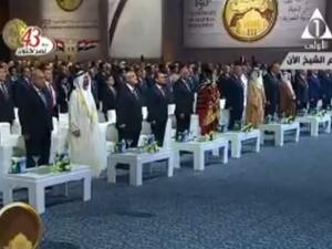 50 دقيقه اضطر فيها السيسي والشخصيات المشاركة للوقوف دون سلام جمهوري - يوتيوب