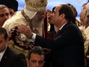 السيسي من داخل الكنيسة يعلن ترميم الكنائس المتضررة