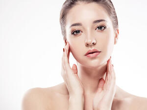 فيتامين A يعد مهماً لإنتاج خلايا الجلد بشكل صحي وحمايتها من العدوى