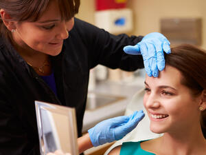 التزمي بروتين تنظيف البشرة اليومي