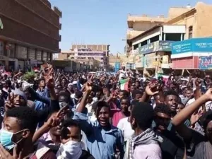 يشهد السودان منذ 19 ديسمبر/كانون الأول الماضي احتجاجات تندد بتدهور الأوضاع المعيشية 