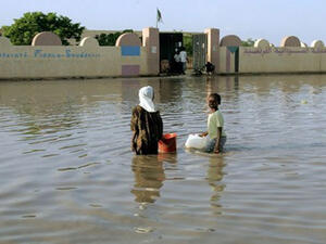 لحظة اشتعال النيران في جسد امرأة ضربتها صاعقة