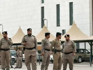 إطلاق نار على دوريتين للشرطة السعودية في القطيف
