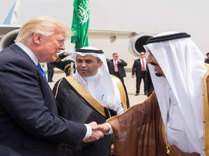 رحبت السعودية بإعادة فرض العقوبات الاقتصادية على إيران