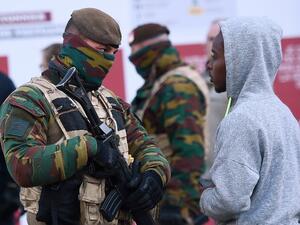 Soldiers patrol as the Belgian capital remains on the highest possible alert level on November 23, 2015. (AFP/Emmanuel Dunand)