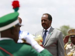 نواب صوماليون يسعون لعزل الرئيس 
