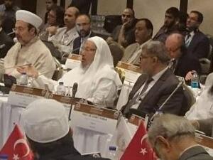 القرضاوي وسط