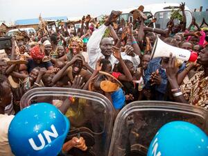 Hundreds of displaced civilians gather to demonstrate against Kiir on Oct. 25, 2017 (AFP0