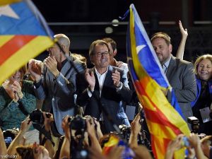 القضاء الاسباني يستدعي رئيس كاتالونيا بتهمة "العصيان المدني"