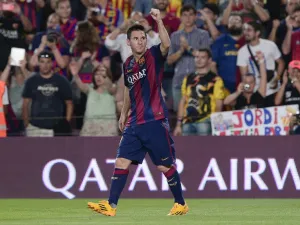 Barcelona 3-0 Elche: Messi at the double for 10-man Blaugrana