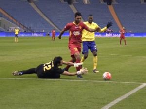 لقطة أثارت الجدل خلال اللقاء