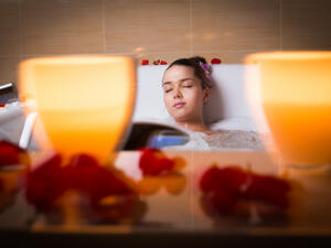 حمام البخار يساعد على التمتع ببشرة وردية وملساء كالحرير