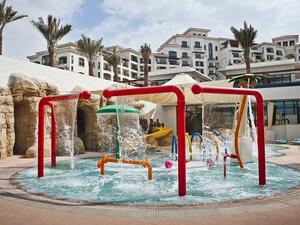 سيوفّر المنتجع لضيوفه الصغار، ابتداءً من 25 مارس وحتى 5 أبريل، برنامجاً حافلاً في نادي ساند كاسل.