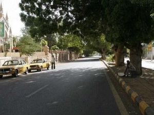 بدت ساحات وطرق رئيسية في الخرطوم ومدينتها التوأم أم درمان مقفرة