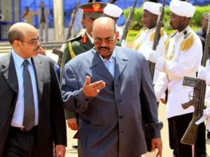 الجامعة تتمنى بقاء السودان واحدا 